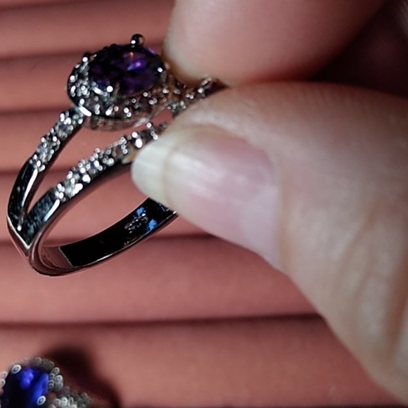 Ring - Picture 4 of 4